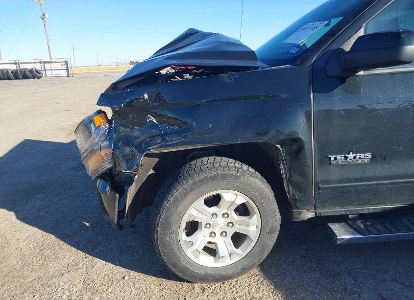 Photo 6 of 2018 Chevrolet Silverado 1500 2LT (VIN 3GCUKREC6JG426498)