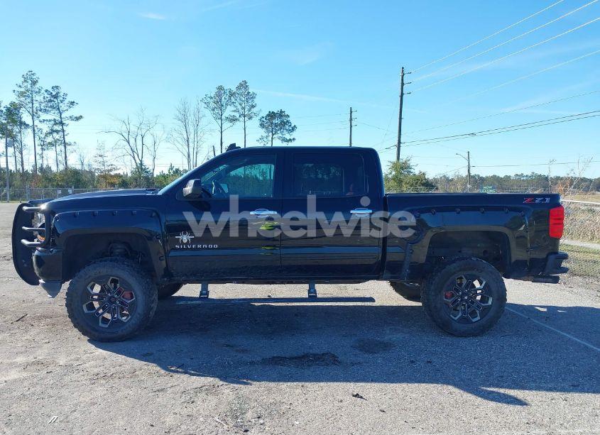 Photo 14 of 2018 Chevrolet Silverado 1500 2LT (VIN 3GCUKREC6JG466743)