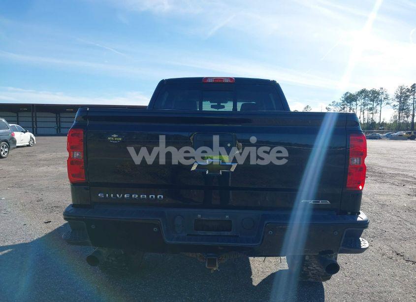 Photo 16 of 2018 Chevrolet Silverado 1500 2LT (VIN 3GCUKREC6JG466743)