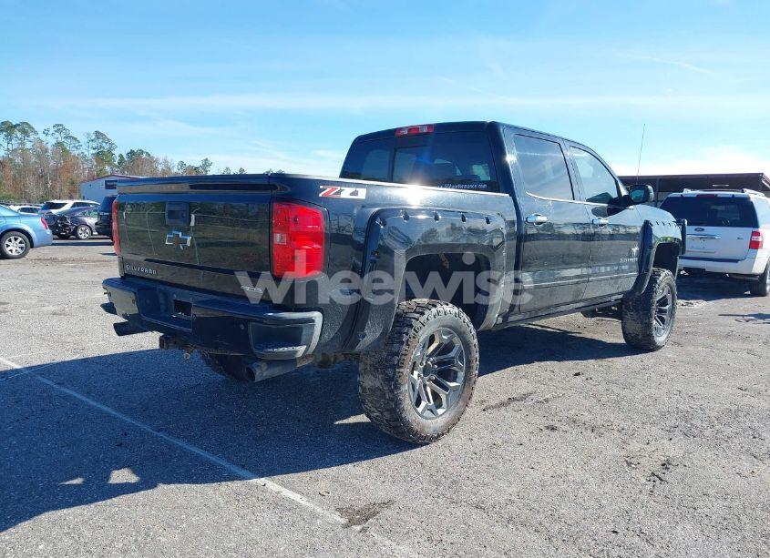 Photo 4 of 2018 Chevrolet Silverado 1500 2LT (VIN 3GCUKREC6JG466743)