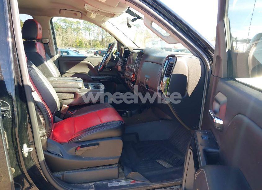 Photo 5 of 2018 Chevrolet Silverado 1500 2LT (VIN 3GCUKREC6JG466743)