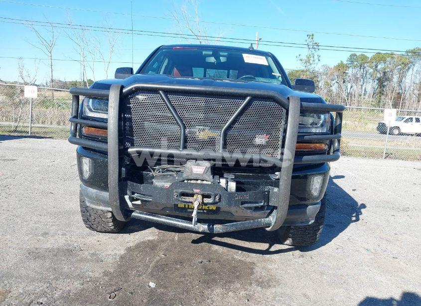 Photo 6 of 2018 Chevrolet Silverado 1500 2LT (VIN 3GCUKREC6JG466743)
