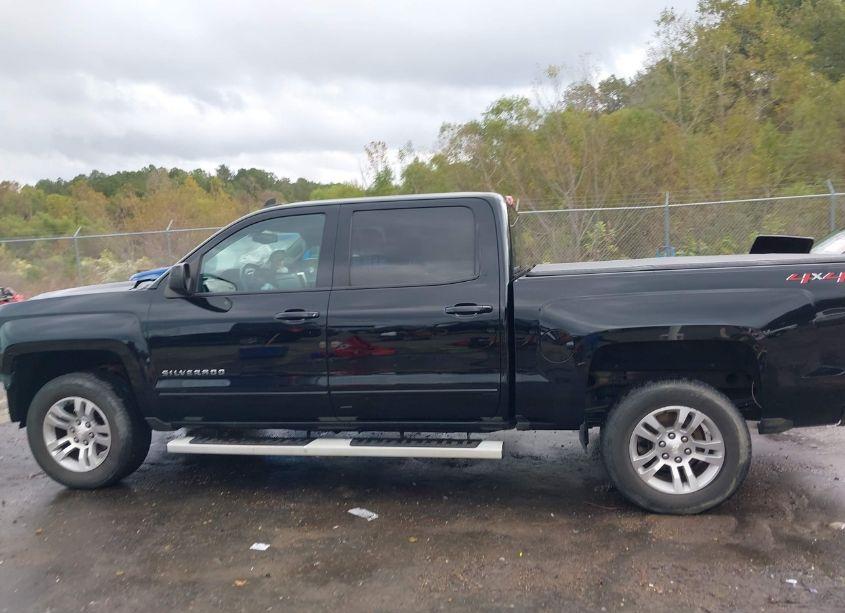 Photo 15 of 2018 Chevrolet Silverado 1500 1LT (VIN 3GCUKREC6JG469920)