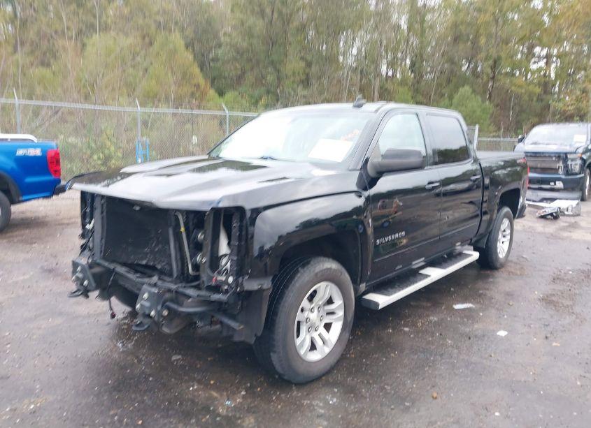 Photo 2 of 2018 Chevrolet Silverado 1500 1LT (VIN 3GCUKREC6JG469920)