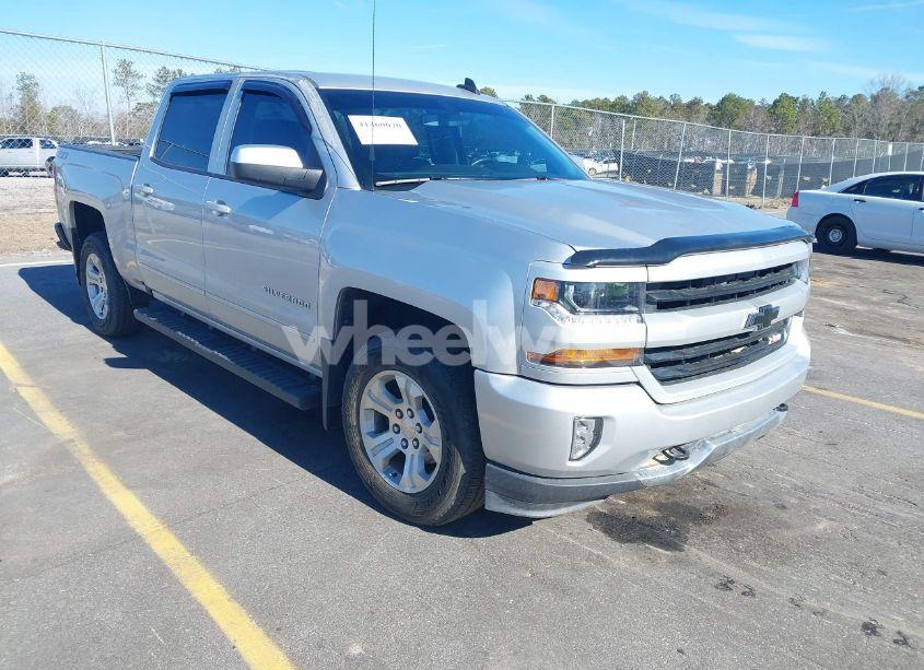 2018 Chevrolet Silverado 1500 2LT (VIN 3GCUKREC6JG508117) main photo