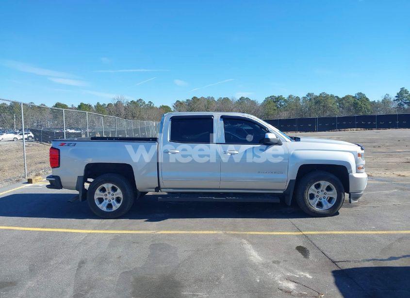 Photo 13 of 2018 Chevrolet Silverado 1500 2LT (VIN 3GCUKREC6JG508117)