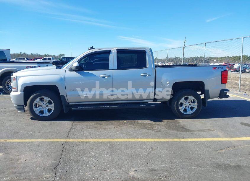Photo 14 of 2018 Chevrolet Silverado 1500 2LT (VIN 3GCUKREC6JG508117)