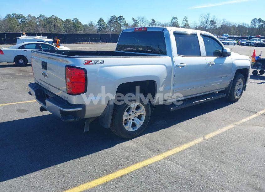 Photo 4 of 2018 Chevrolet Silverado 1500 2LT (VIN 3GCUKREC6JG508117)