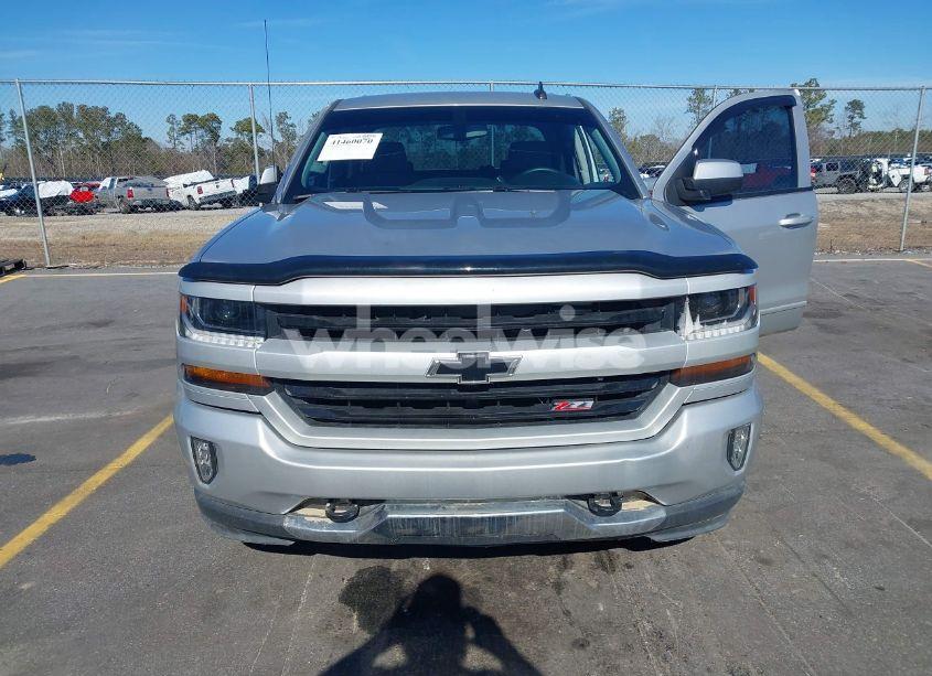 Photo 6 of 2018 Chevrolet Silverado 1500 2LT (VIN 3GCUKREC6JG508117)