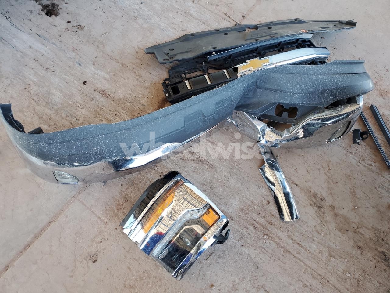 Photo 12 of 2018 CHEVROLET SILVERADO K1500 LT (VIN 3GCUKREC6JG517223)