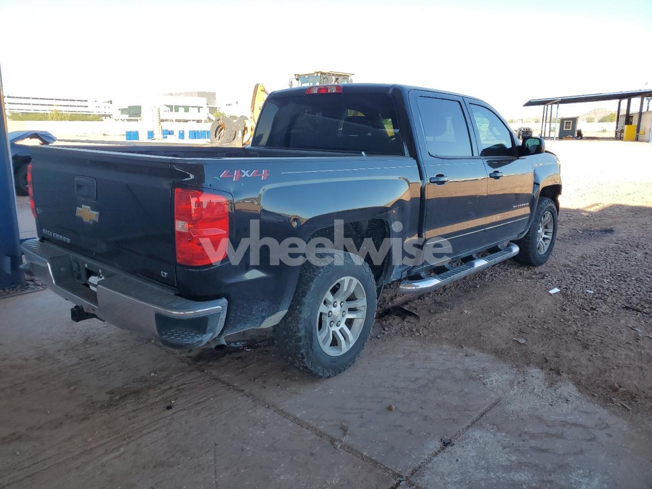 Photo 3 of 2018 CHEVROLET SILVERADO K1500 LT (VIN 3GCUKREC6JG517223)