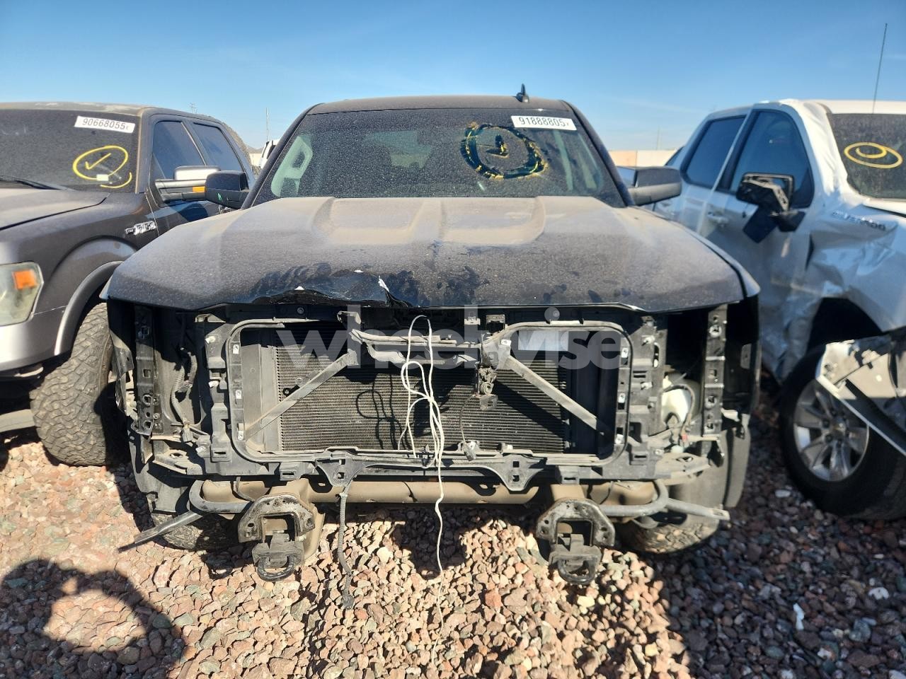 Photo 5 of 2018 CHEVROLET SILVERADO K1500 LT (VIN 3GCUKREC6JG517223)