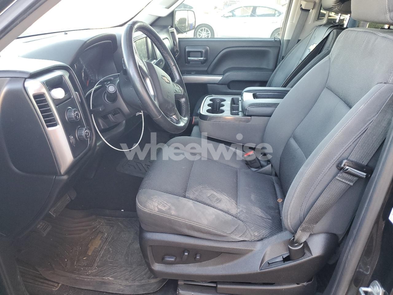 Photo 7 of 2018 CHEVROLET SILVERADO K1500 LT (VIN 3GCUKREC6JG517223)