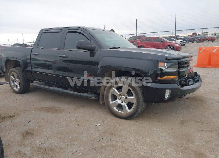 2018 Chevrolet Silverado 1500 2LT (VIN 3GCUKREC6JG530621) main photo