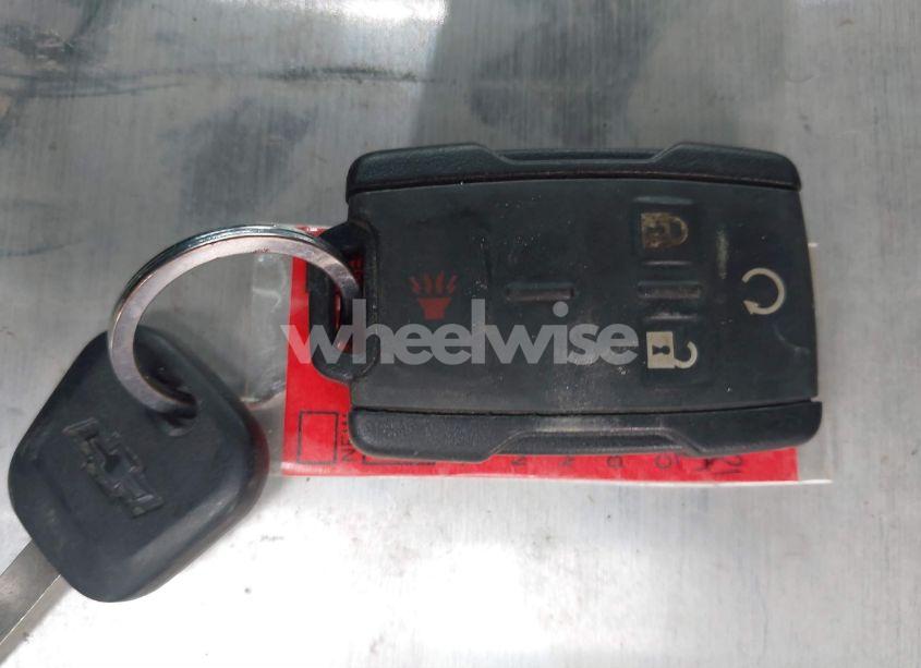 Photo 11 of 2018 Chevrolet Silverado 1500 2LT (VIN 3GCUKREC6JG530621)