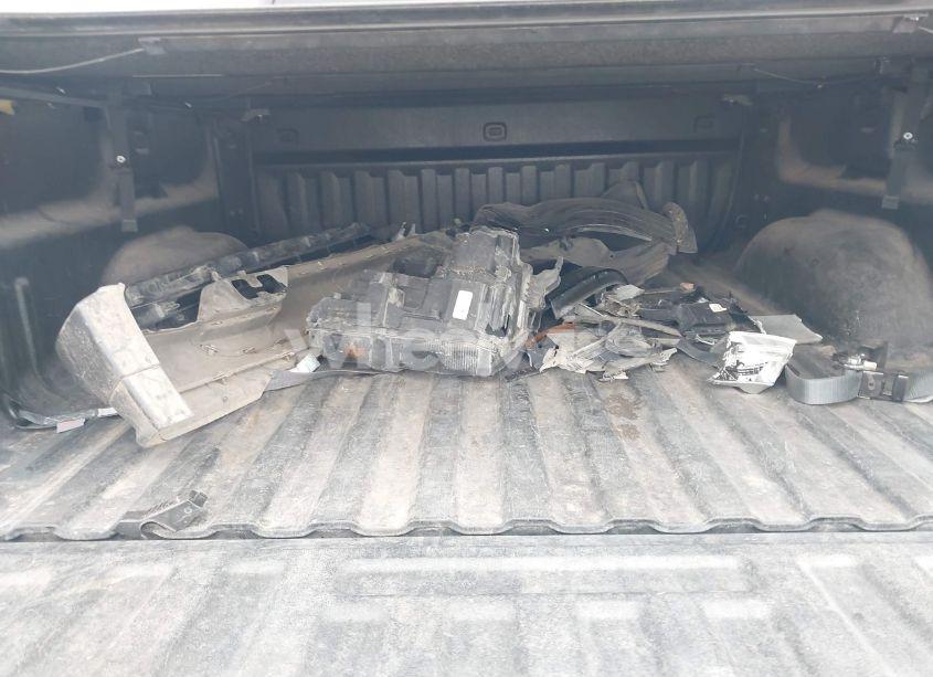 Photo 12 of 2018 Chevrolet Silverado 1500 2LT (VIN 3GCUKREC6JG530621)