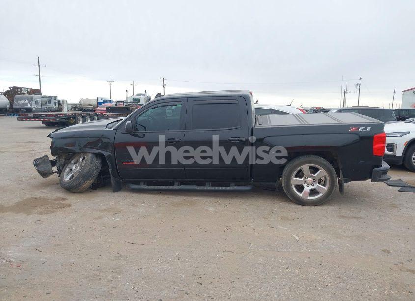 Photo 15 of 2018 Chevrolet Silverado 1500 2LT (VIN 3GCUKREC6JG530621)