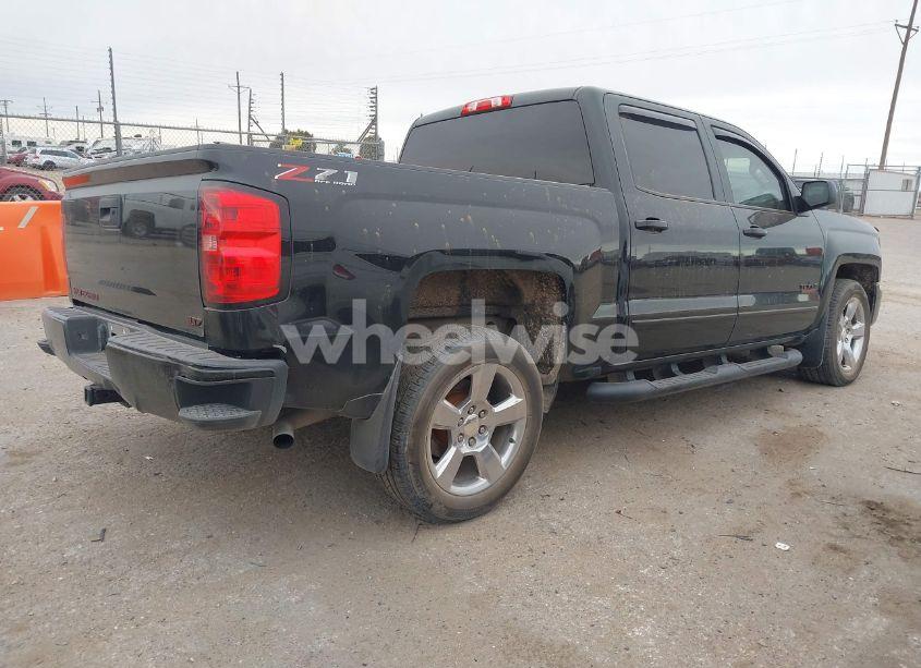 Photo 4 of 2018 Chevrolet Silverado 1500 2LT (VIN 3GCUKREC6JG530621)