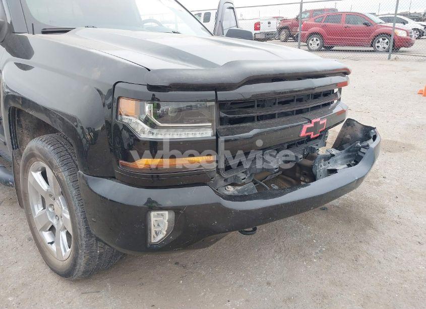 Photo 6 of 2018 Chevrolet Silverado 1500 2LT (VIN 3GCUKREC6JG530621)