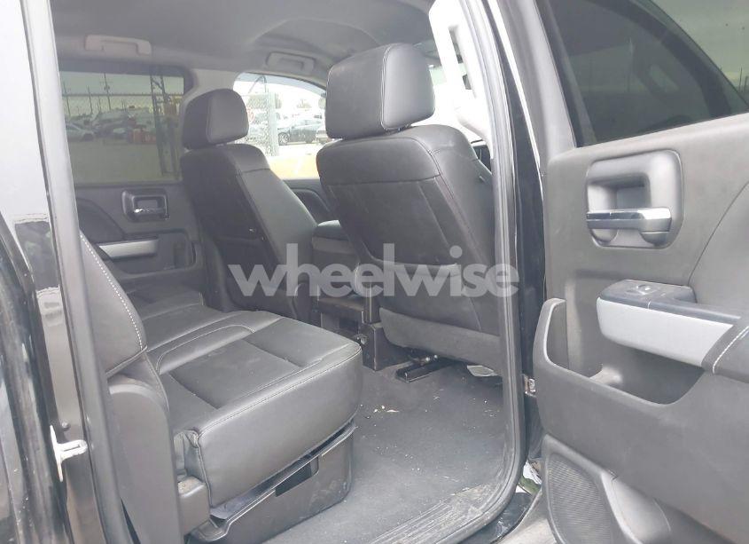 Photo 8 of 2018 Chevrolet Silverado 1500 2LT (VIN 3GCUKREC6JG530621)