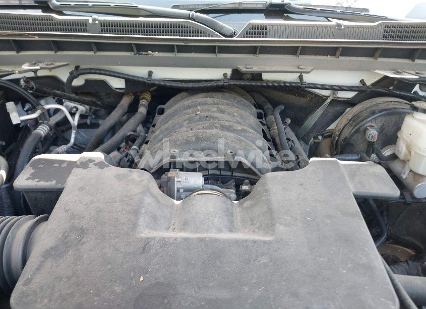 Photo 10 of 2018 Chevrolet Silverado 1500 2LT (VIN 3GCUKREC6JG533325)