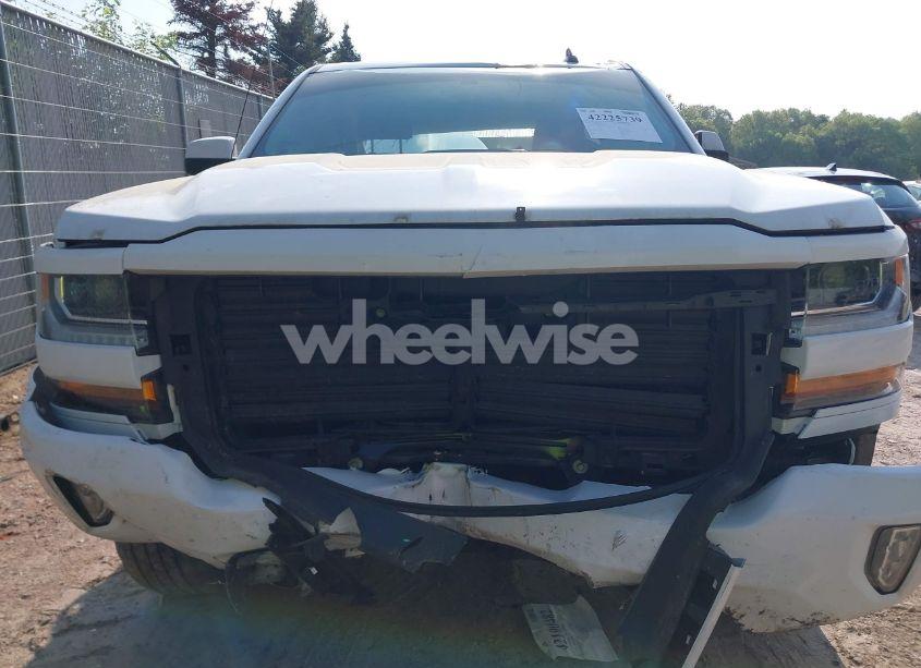 Photo 13 of 2018 Chevrolet Silverado 1500 2LT (VIN 3GCUKREC6JG533325)