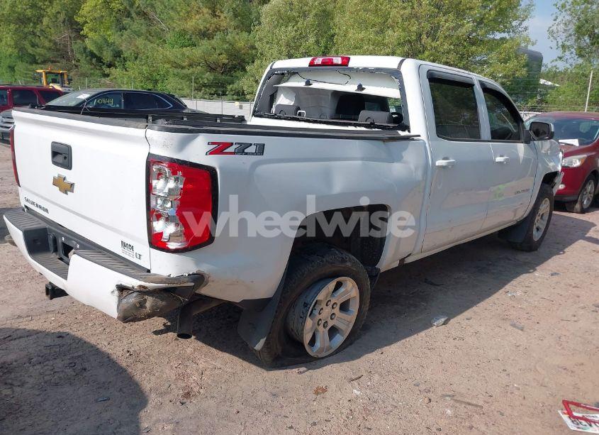 Photo 4 of 2018 Chevrolet Silverado 1500 2LT (VIN 3GCUKREC6JG533325)