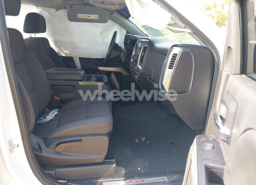 Photo 5 of 2018 Chevrolet Silverado 1500 2LT (VIN 3GCUKREC6JG533325)