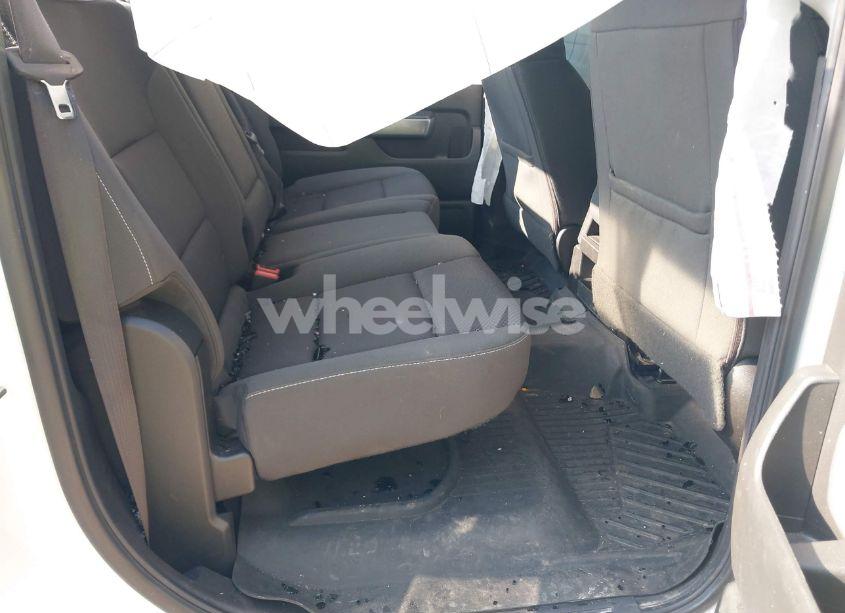 Photo 8 of 2018 Chevrolet Silverado 1500 2LT (VIN 3GCUKREC6JG533325)