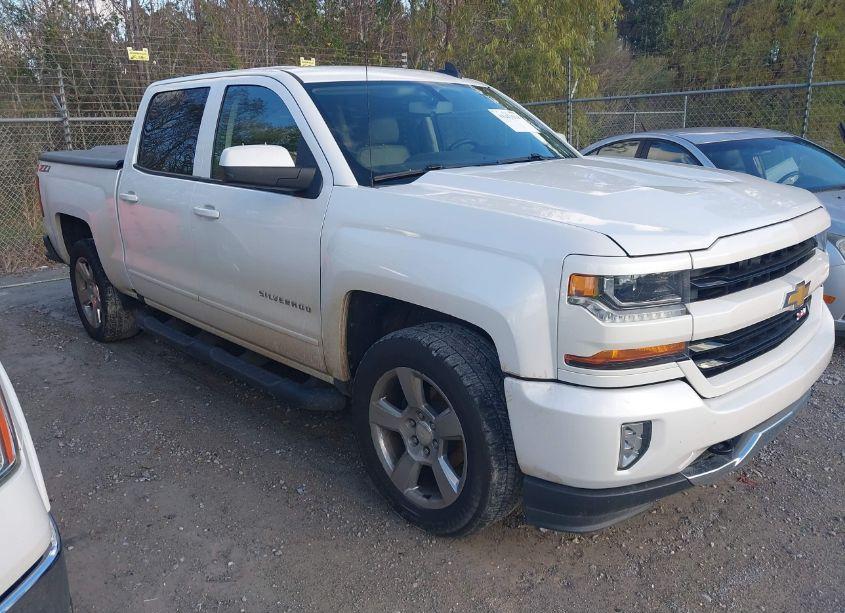 2018 Chevrolet Silverado 1500 2LT (VIN 3GCUKREC6JG547189) main photo