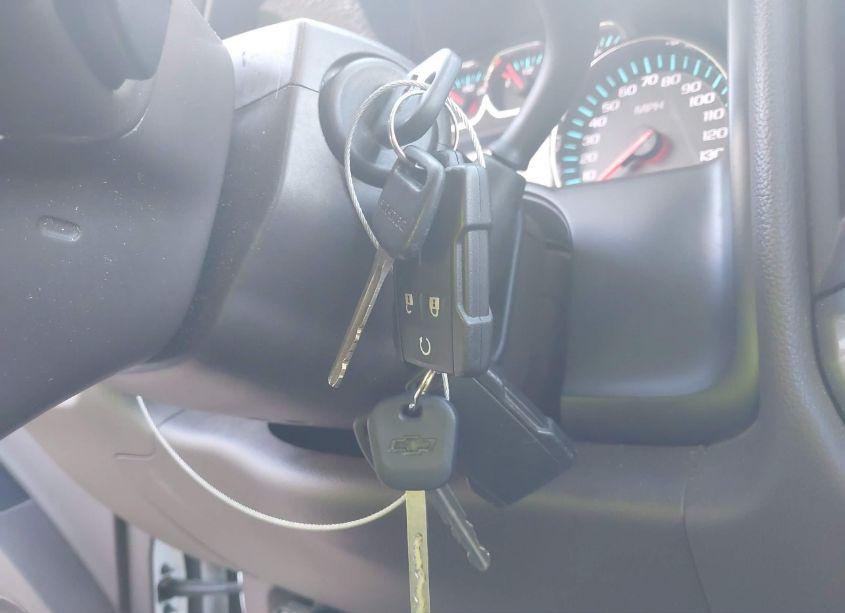 Photo 11 of 2018 Chevrolet Silverado 1500 2LT (VIN 3GCUKREC6JG547189)