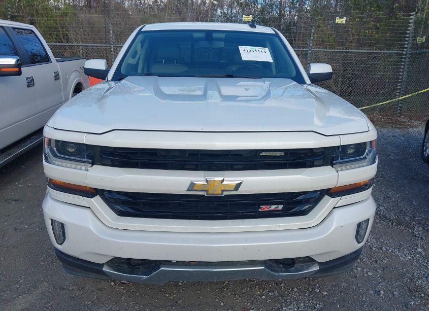 Photo 12 of 2018 Chevrolet Silverado 1500 2LT (VIN 3GCUKREC6JG547189)