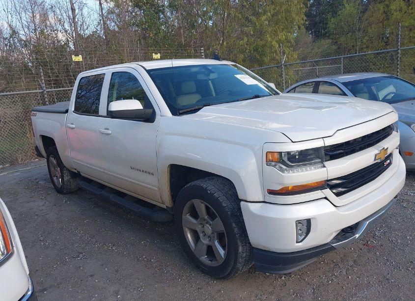 Photo 13 of 2018 Chevrolet Silverado 1500 2LT (VIN 3GCUKREC6JG547189)