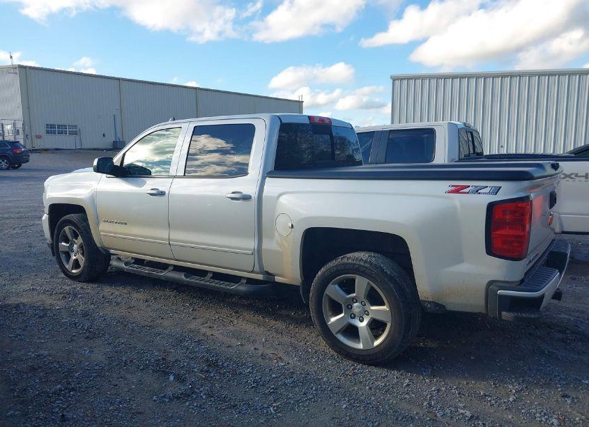Photo 14 of 2018 Chevrolet Silverado 1500 2LT (VIN 3GCUKREC6JG547189)