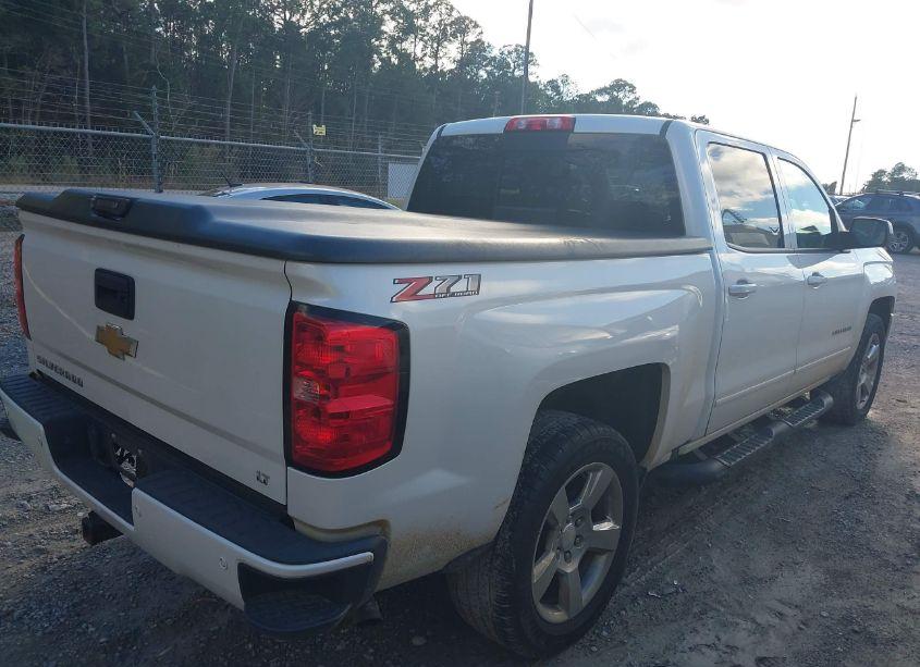 Photo 6 of 2018 Chevrolet Silverado 1500 2LT (VIN 3GCUKREC6JG547189)