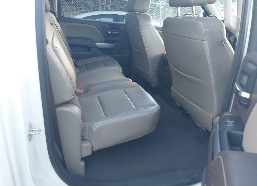 Photo 8 of 2018 Chevrolet Silverado 1500 2LT (VIN 3GCUKREC6JG547189)