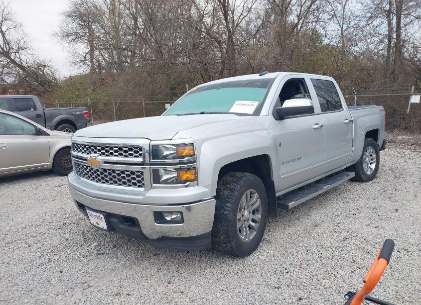 Photo 2 of 2015 Chevrolet Silverado 1500 1LT (VIN 3GCUKREC7FG315918)