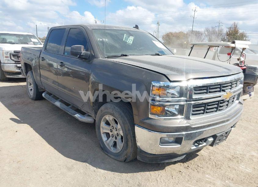 2015 Chevrolet Silverado 1500 2LT (VIN 3GCUKREC7FG402900) main photo