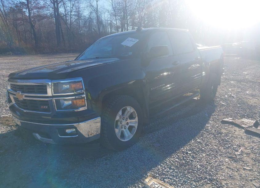 Photo 2 of 2015 Chevrolet Silverado 1500 2LT (VIN 3GCUKREC7FG451188)