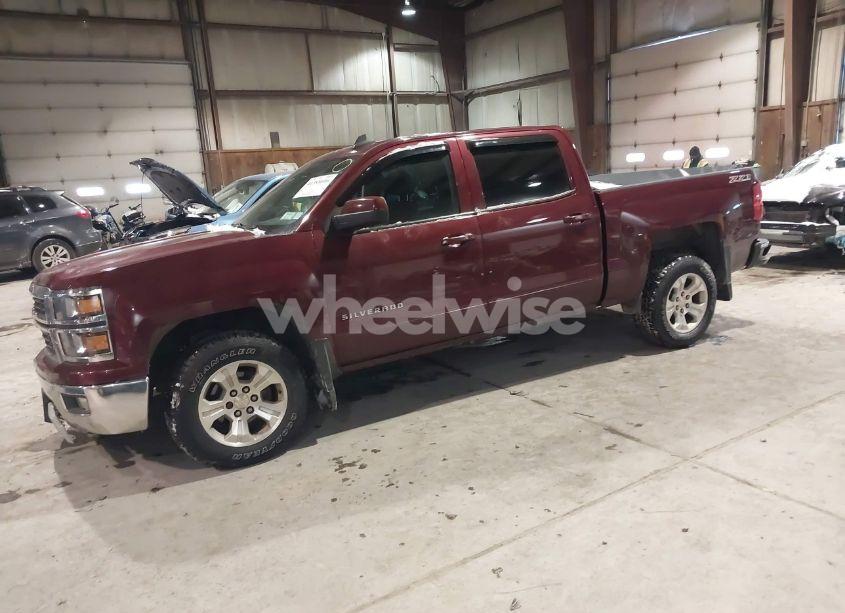Photo 2 of 2015 Chevrolet Silverado 1500 2LT (VIN 3GCUKREC7FG453670)