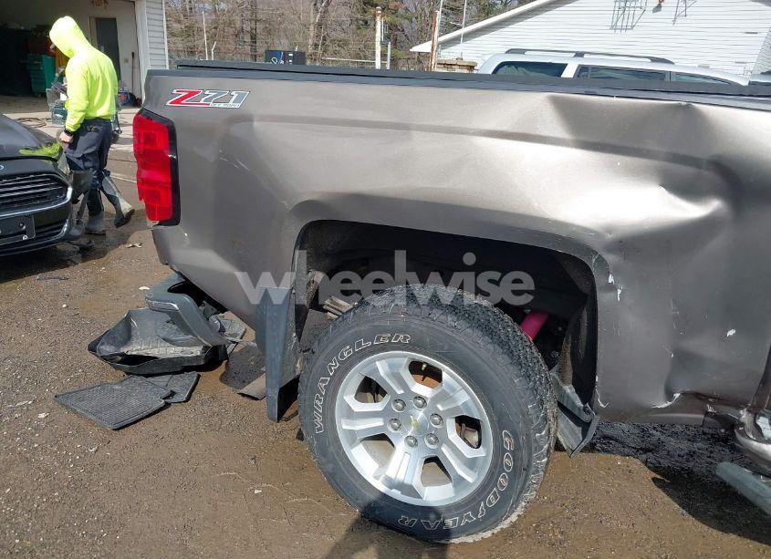 Photo 18 of 2015 Chevrolet Silverado 1500 2LT (VIN 3GCUKREC7FG510577)