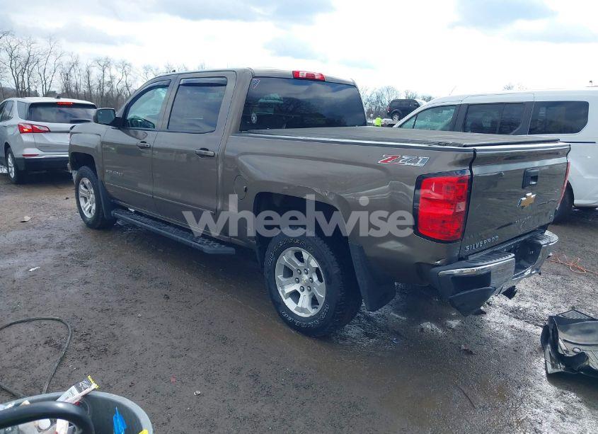 Photo 3 of 2015 Chevrolet Silverado 1500 2LT (VIN 3GCUKREC7FG510577)