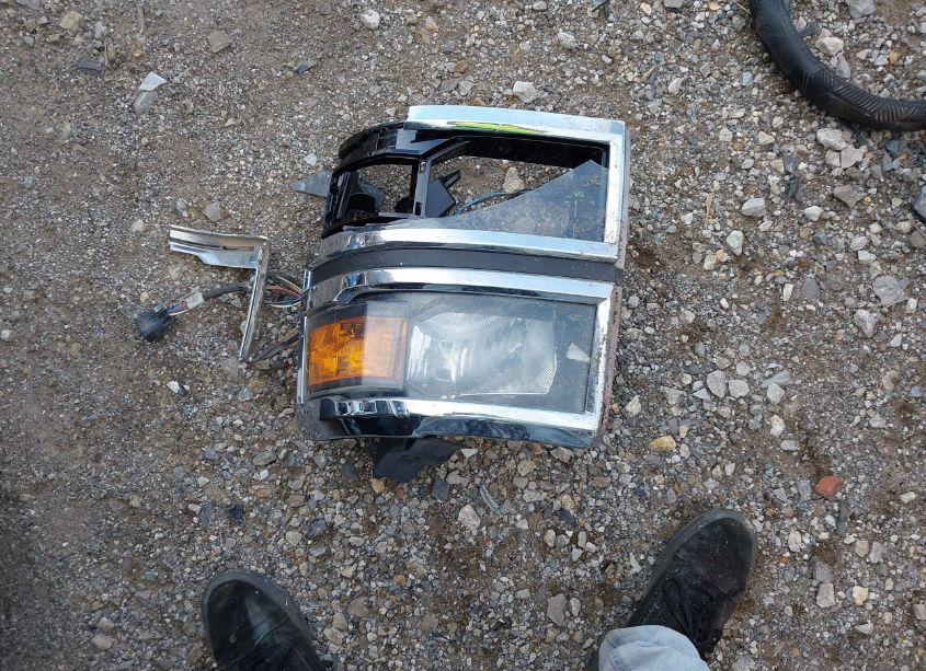 Photo 12 of 2015 Chevrolet Silverado 1500 1LT (VIN 3GCUKREC7FG529856)