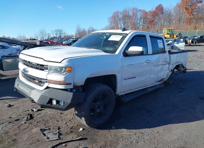 Photo 2 of 2016 Chevrolet Silverado 1500 2LT (VIN 3GCUKREC7GG114800)