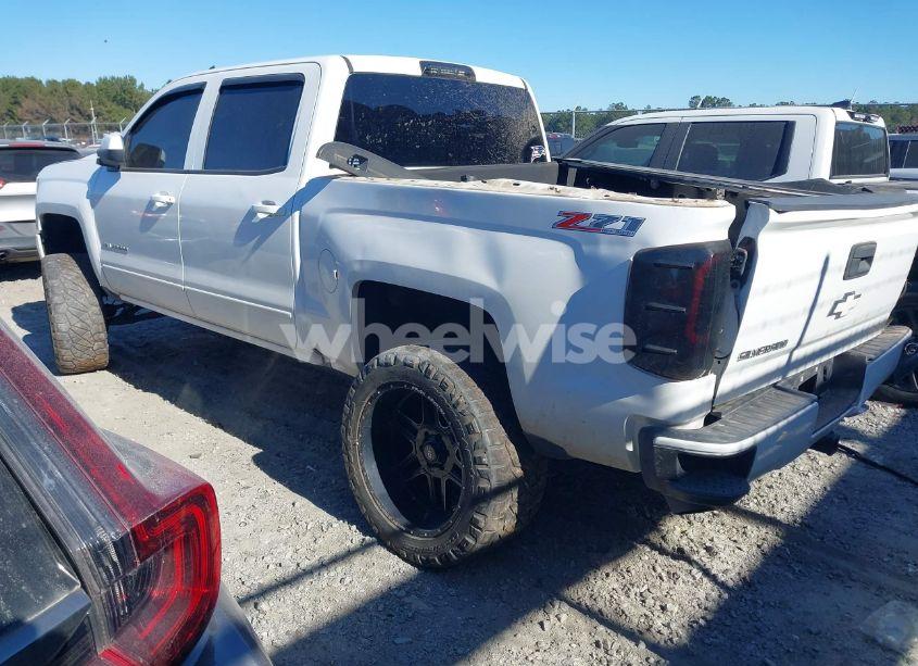 Photo 3 of 2016 Chevrolet Silverado 1500 2LT (VIN 3GCUKREC7GG237495)