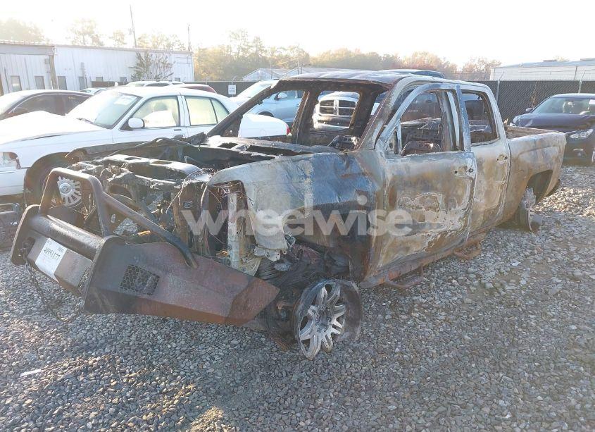 Photo 2 of 2016 Chevrolet Silverado 1500 2LT (VIN 3GCUKREC7GG303883)