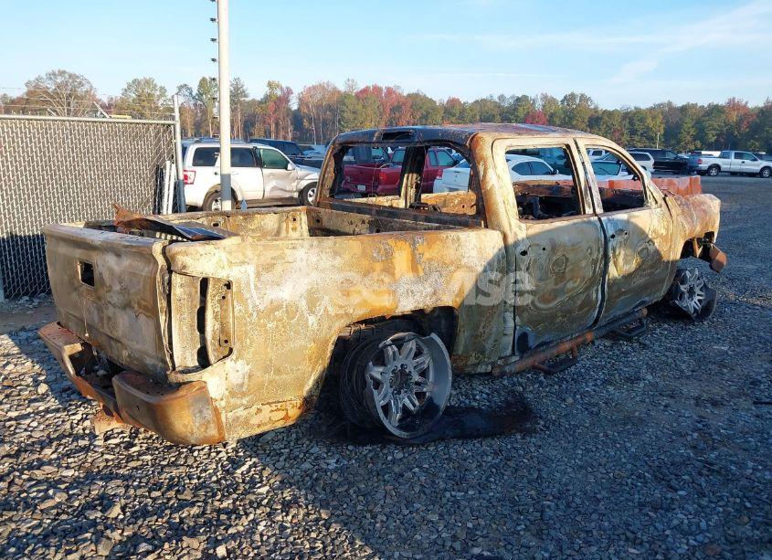 Photo 4 of 2016 Chevrolet Silverado 1500 2LT (VIN 3GCUKREC7GG303883)