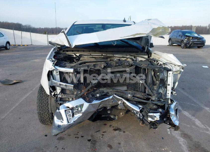 Photo 13 of 2016 Chevrolet Silverado 1500 1LT (VIN 3GCUKREC7GG342392)