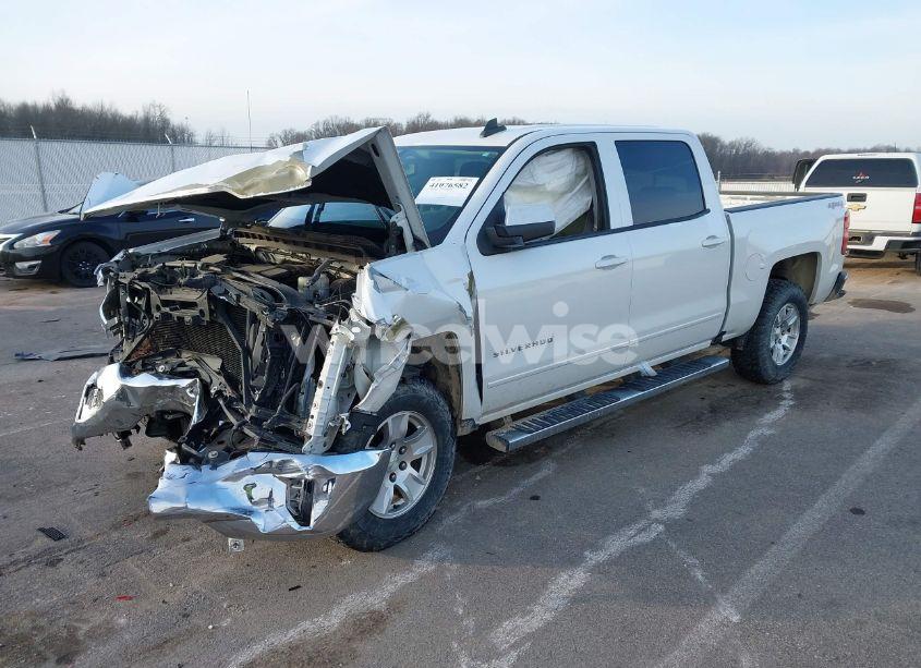 Photo 2 of 2016 Chevrolet Silverado 1500 1LT (VIN 3GCUKREC7GG342392)