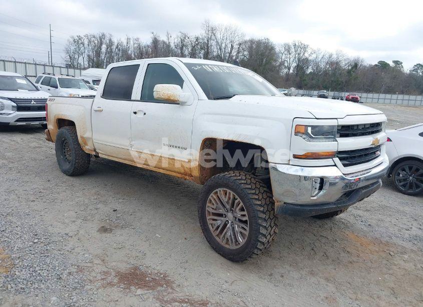 2017 Chevrolet Silverado 1500 2LT (VIN 3GCUKREC7HG100199) main photo